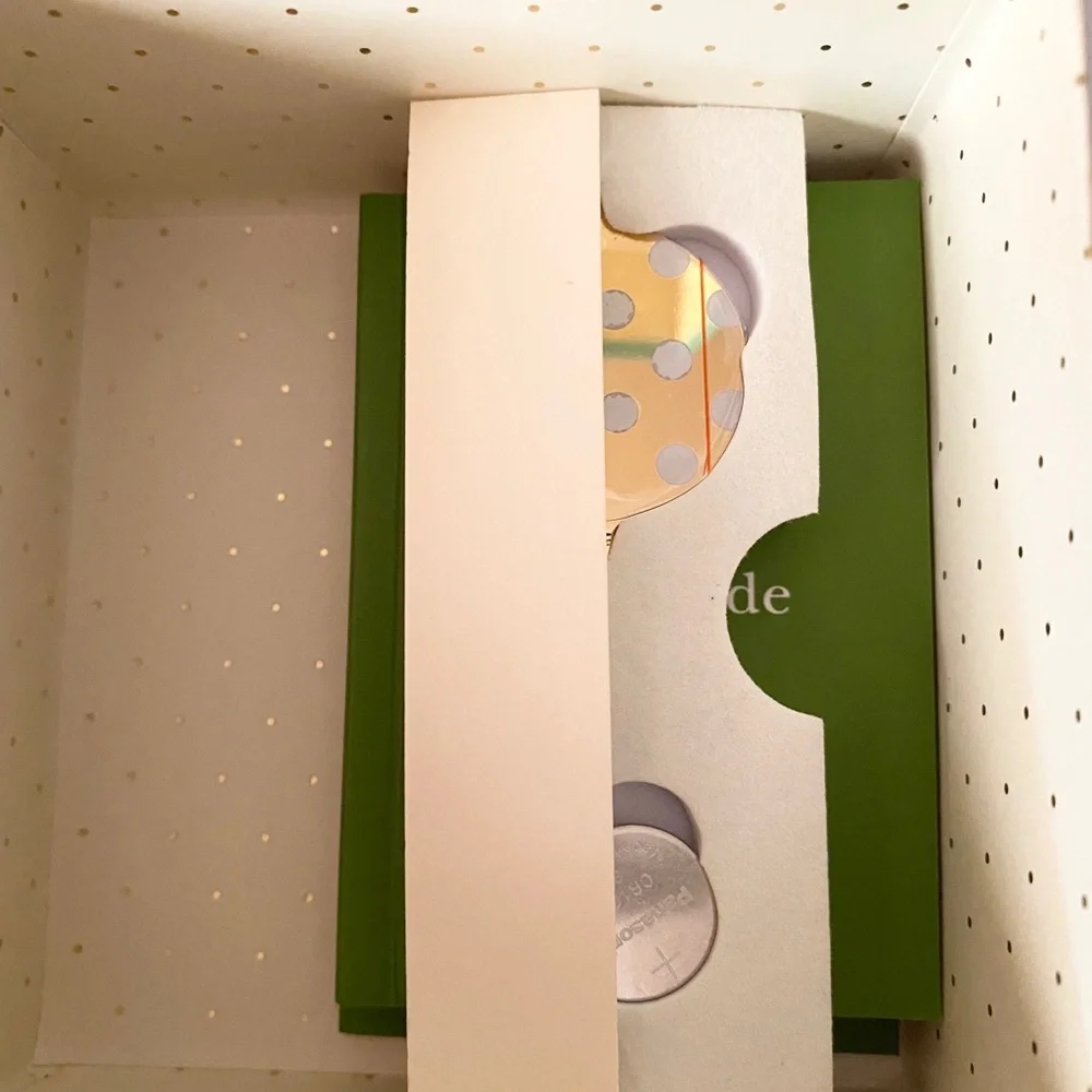 Kate Spade Scallop Tracking Device - Picture 8 of 11
